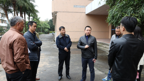 叶燊,涂荣分别带队检查开学准备工作