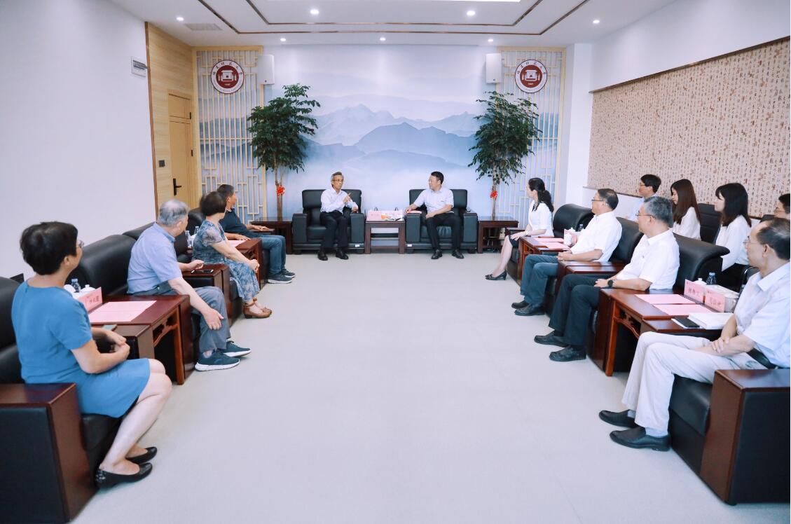 中国人民对外友好协会会长林松添校友莅校参访